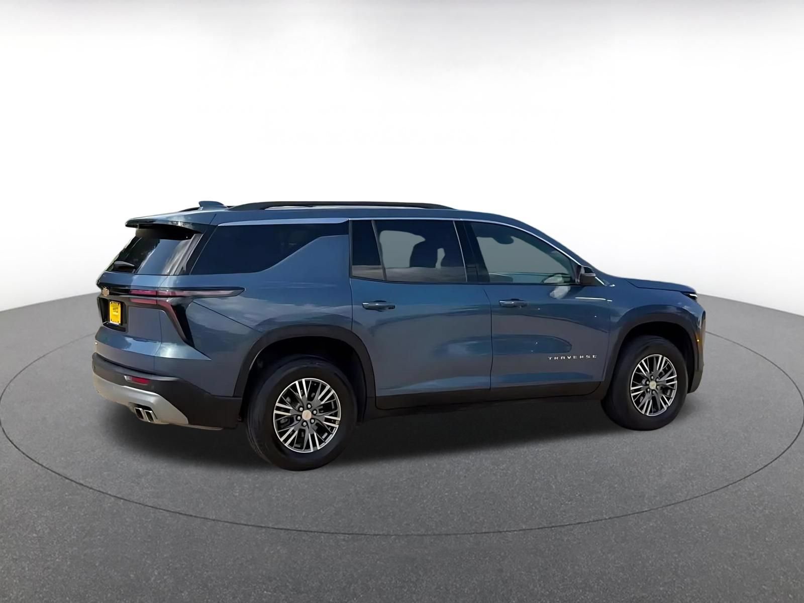Used 2025 Chevrolet Traverse LT AWD/4WD image 14