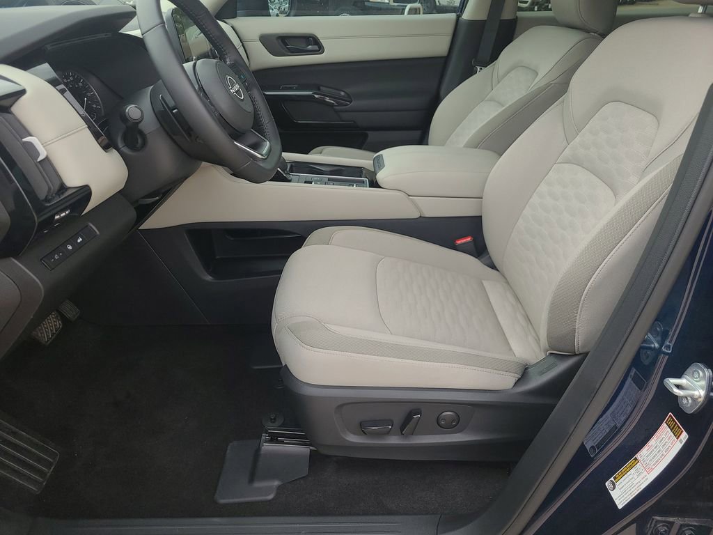 Certified 2025 Nissan Pathfinder SV image 15