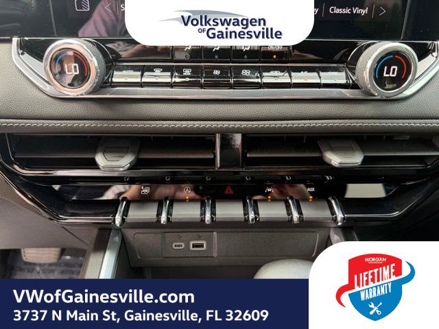 Used 2024 Chevrolet Colorado LT w/ LT Convenience Package AWD/4WD image 23