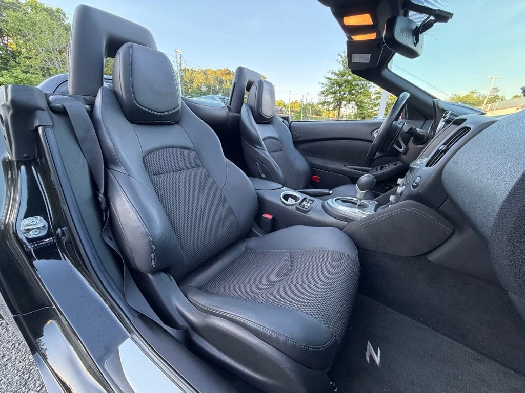 Used 2016 Nissan 370Z Touring Sport image 9