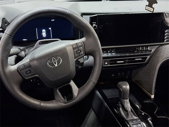 Used 2025 Toyota Camry XLE image 13