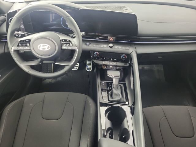 Used 2025 Hyundai Elantra SEL image 14