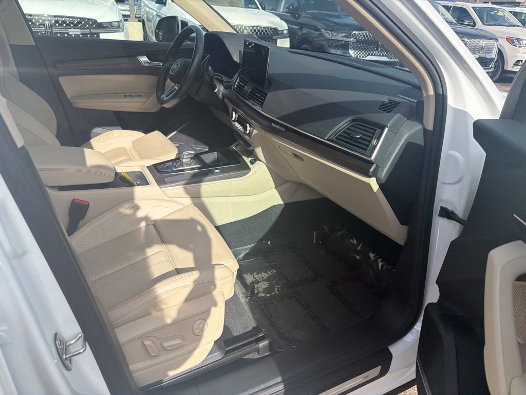Used 2024 Audi Q5 e Premium Plus w/ Premium Plus Package AWD/4WD image 16