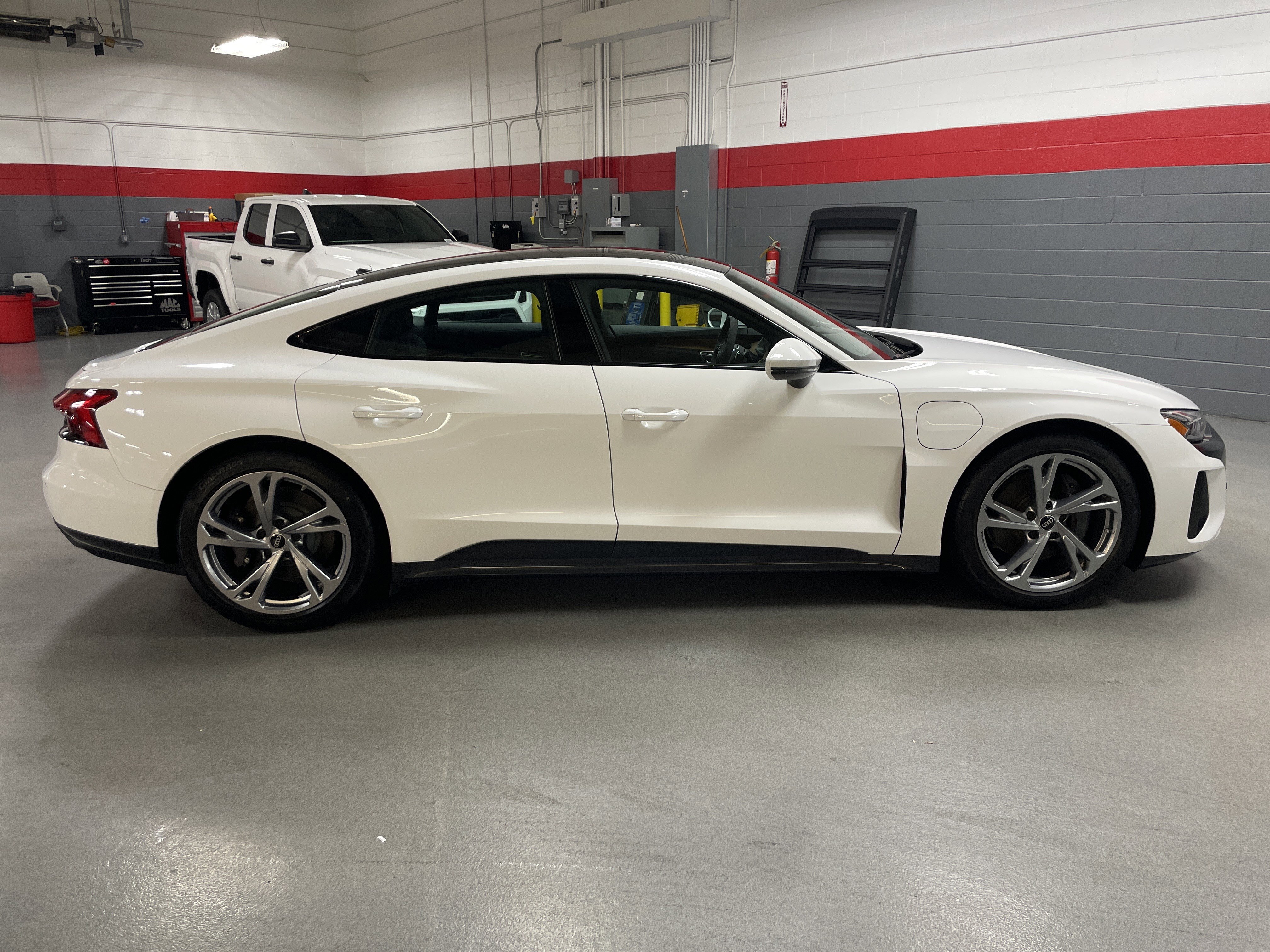 Used 2023 Audi e-tron GT Premium Plus image 12