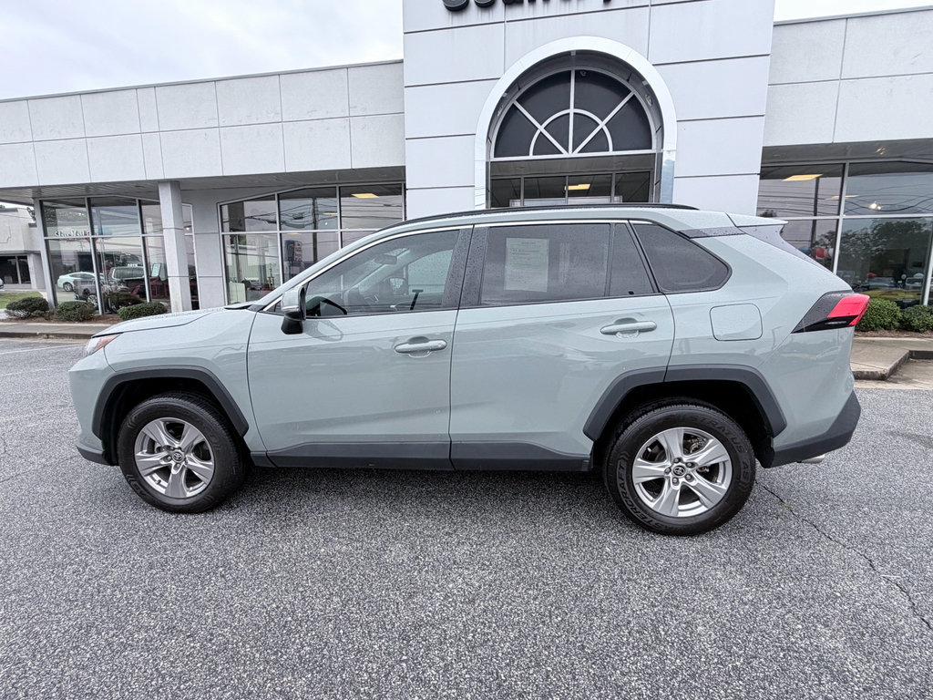 Used 2022 Toyota RAV4 XLE w/ Convenience Package FWD image 5
