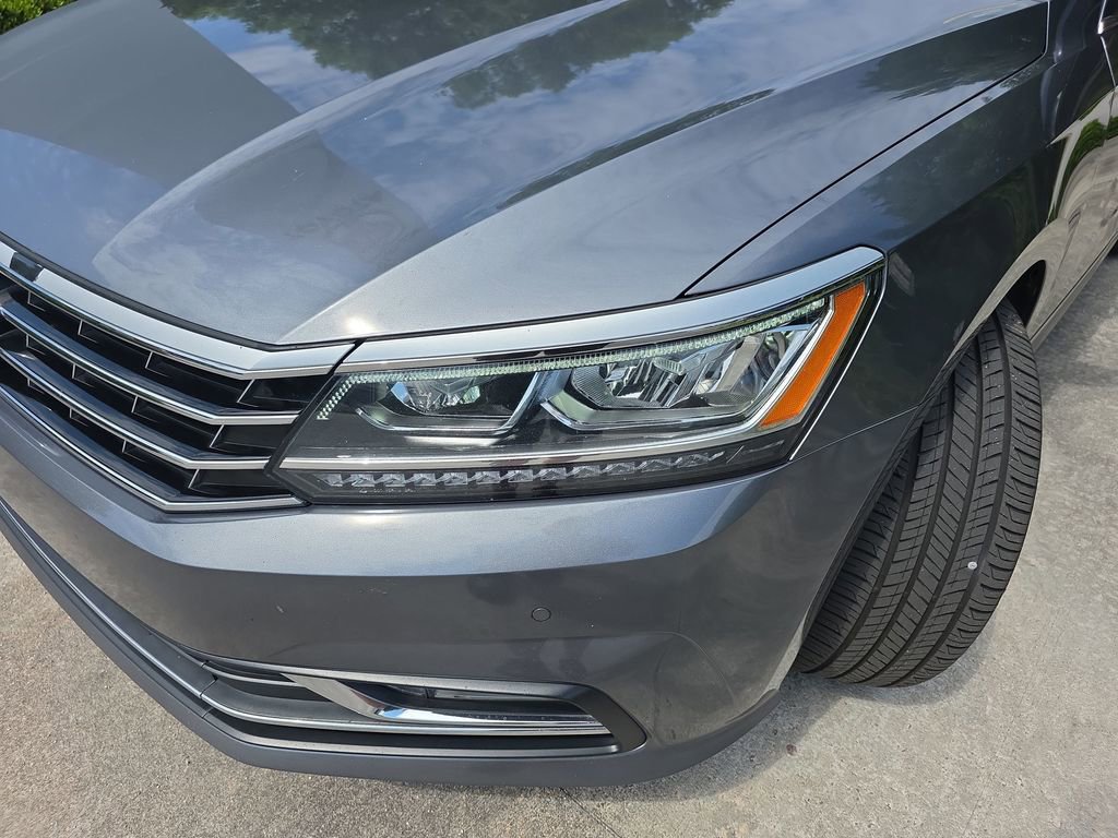 Used 2017 Volkswagen Passat 1.8T SE FWD image 11