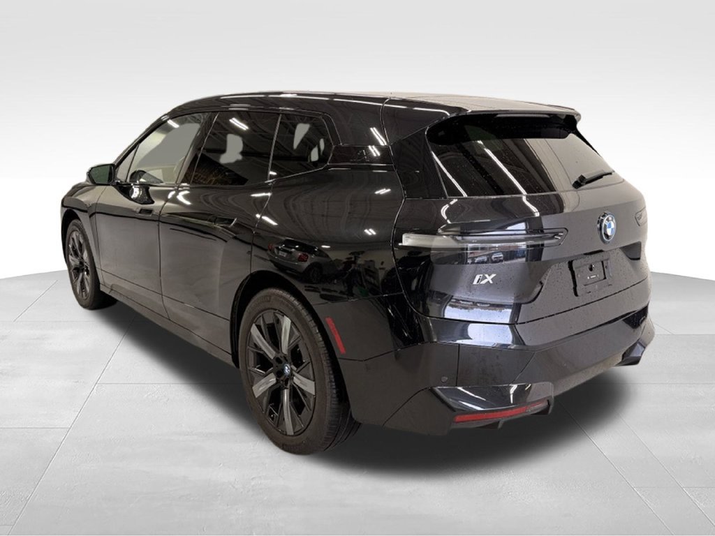 Used 2024 BMW iX xDrive50 AWD/4WD image 3