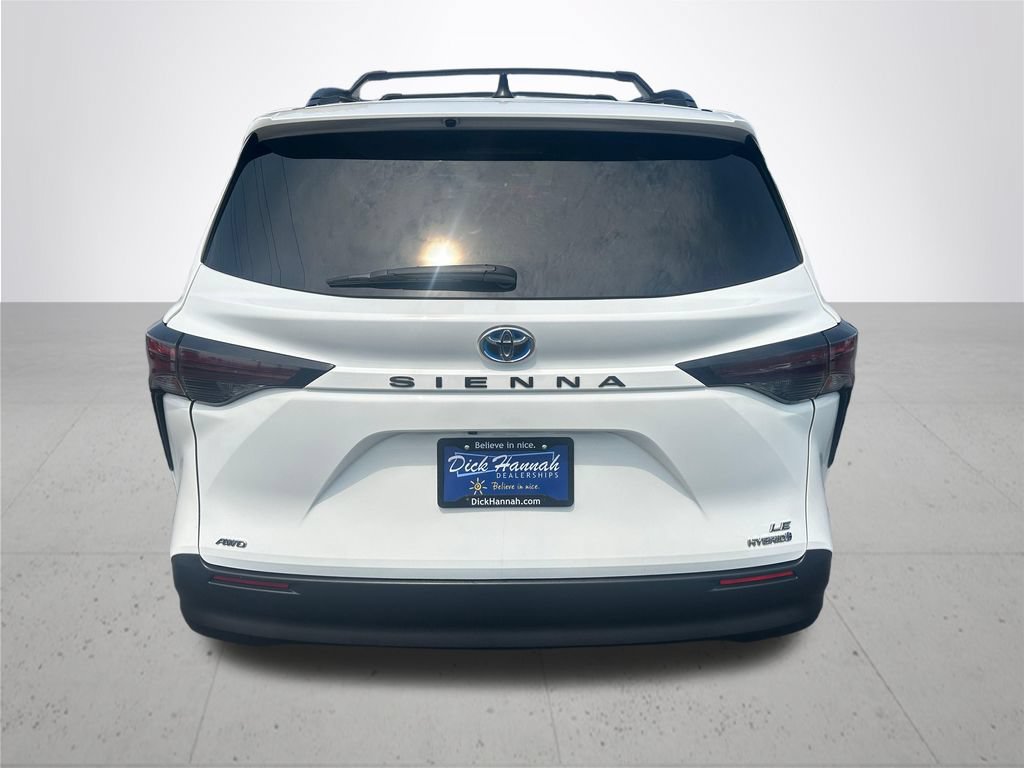 Used 2024 Toyota Sienna LE AWD/4WD image 8