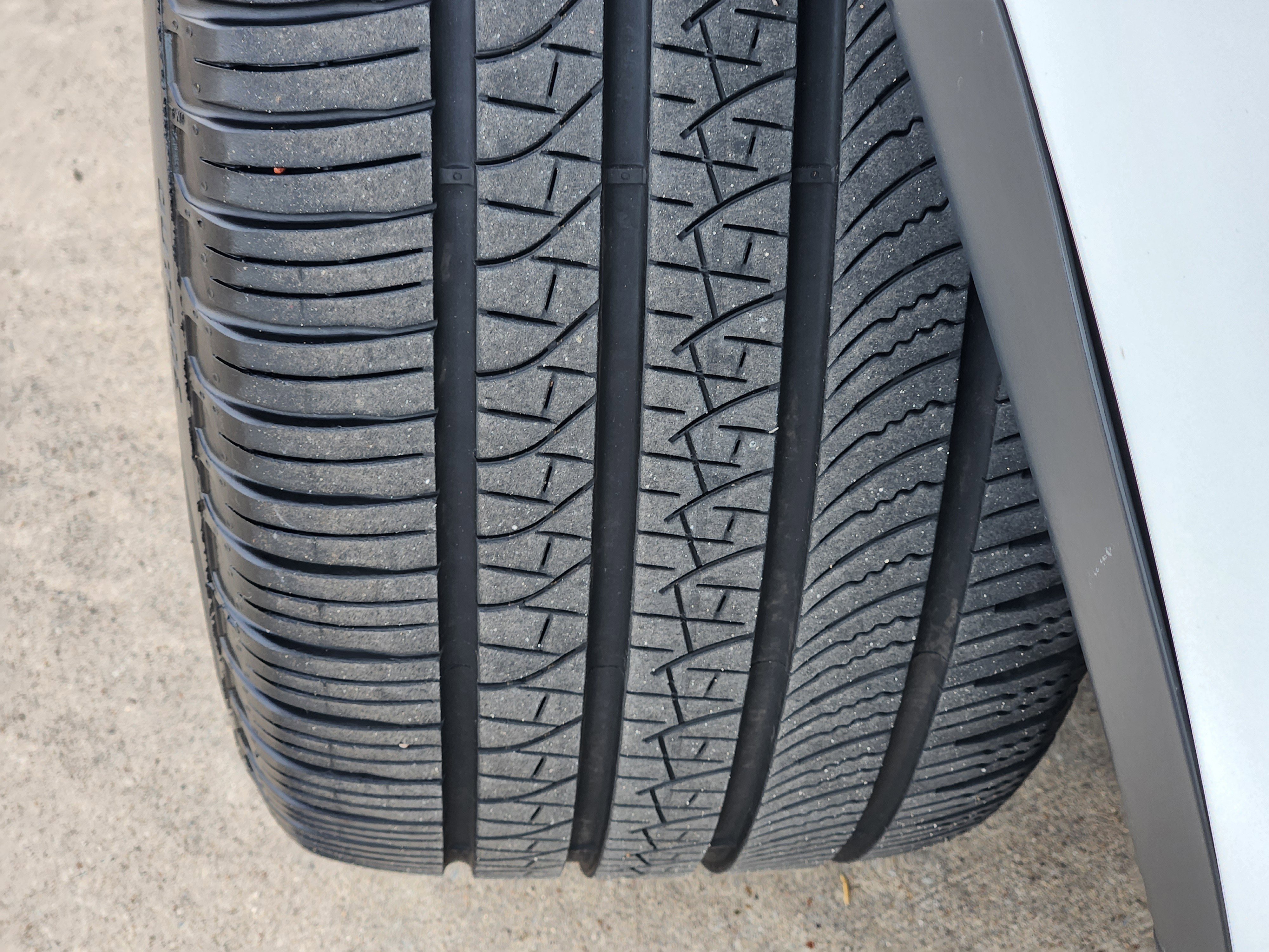 Certified 2025 Land Rover Discovery S image 12