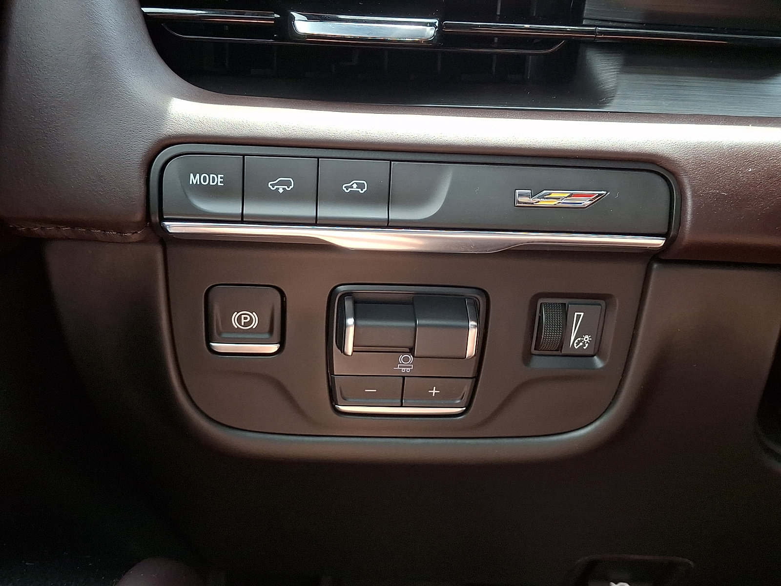 Certified 2024 Cadillac Escalade ESV V w/ LPO, ONYX Package AWD/4WD image 25