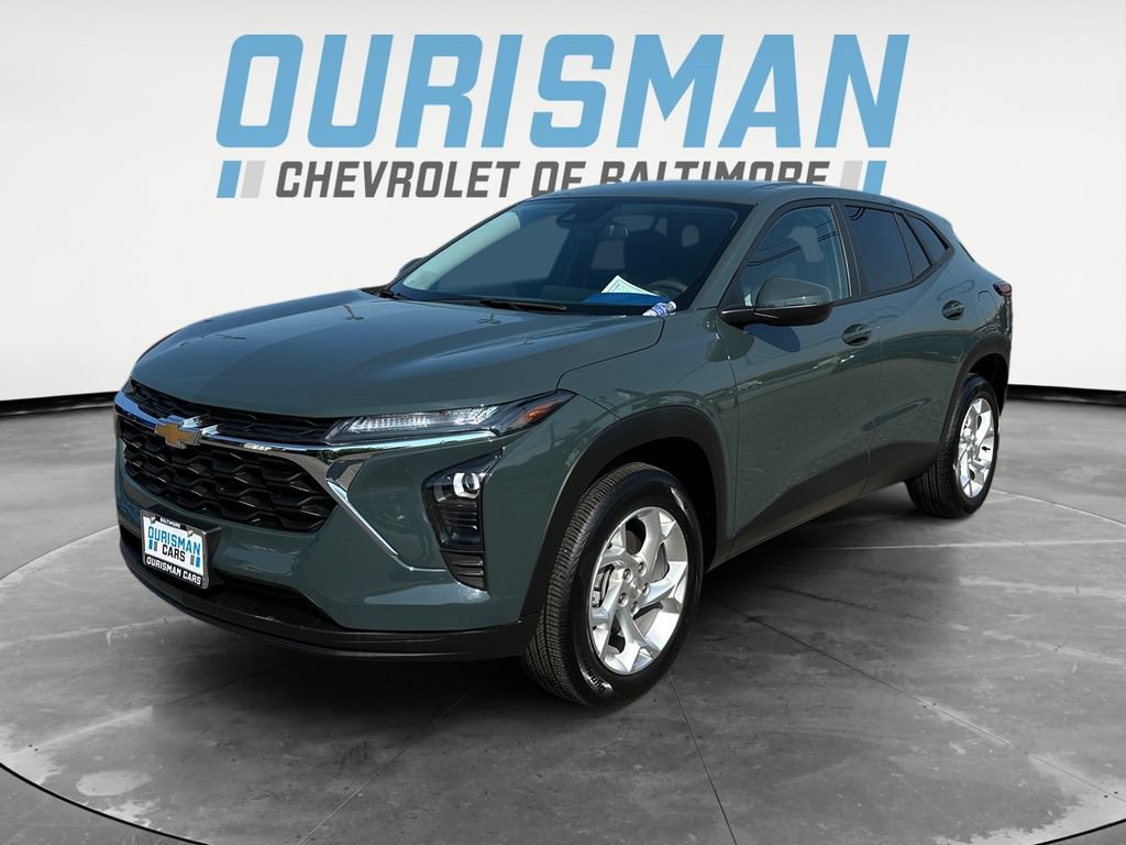Used 2025 Chevrolet Trax LS w/ LS Convenience Package FWD image 2