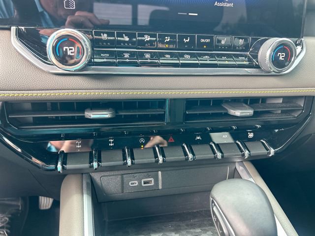 Used 2024 Chevrolet Colorado ZR2 w/ ZR2 Convenience Package III AWD/4WD image 23
