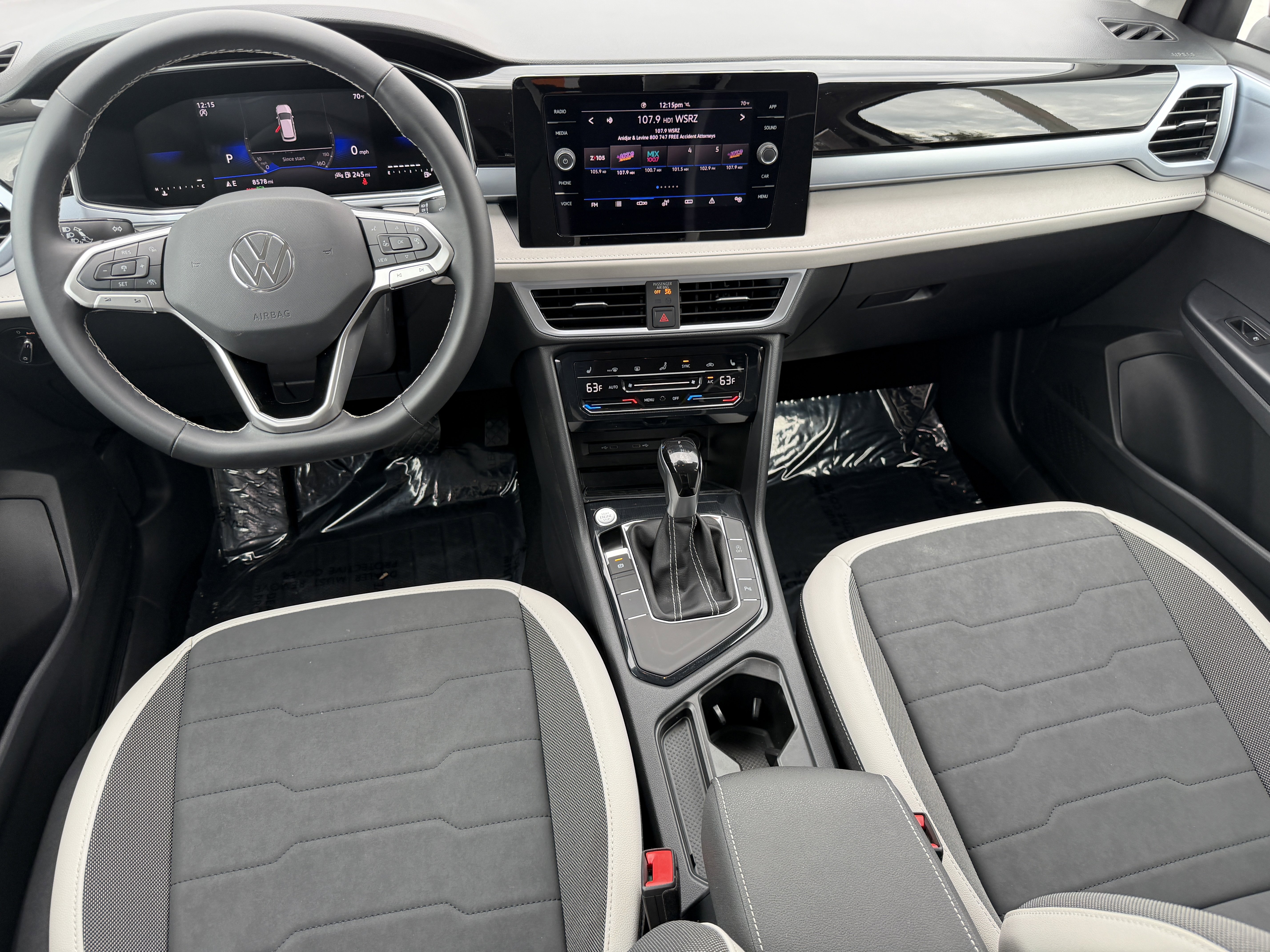 Used 2025 Volkswagen Taos SE image 12