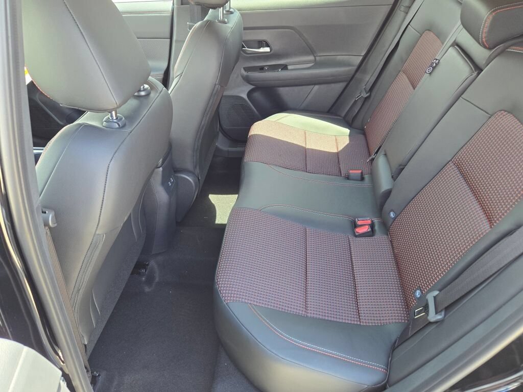 Used 2026 Nissan Kicks SR AWD/4WD image 14