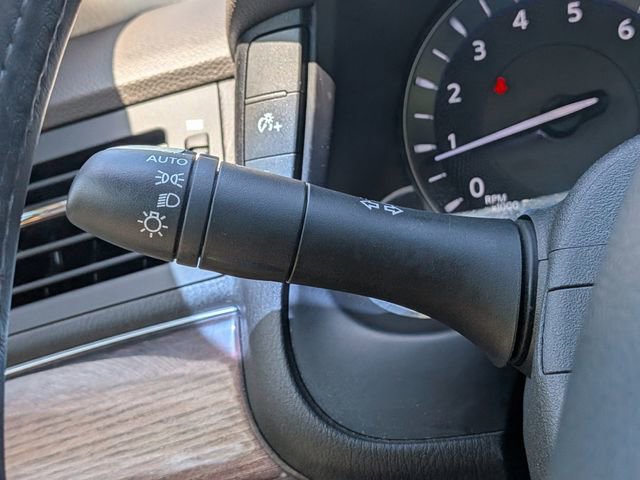 Used 2012 INFINITI M37 x w/ Deluxe Touring Pkg image 27