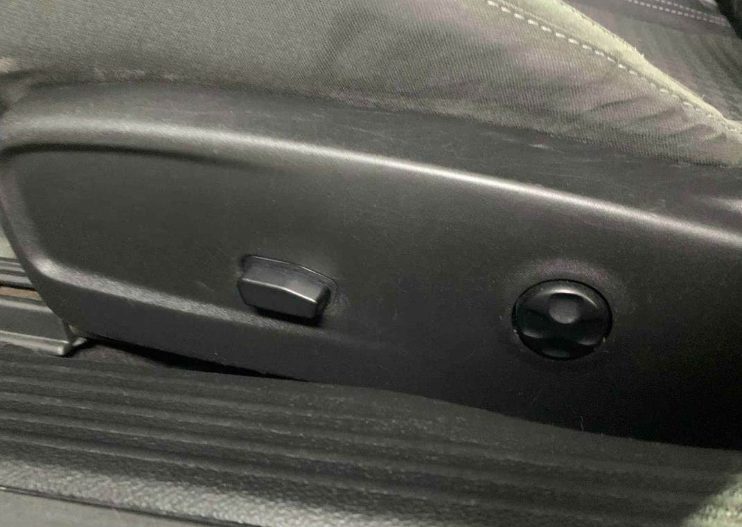 Used 2016 Dodge Challenger SXT image 26