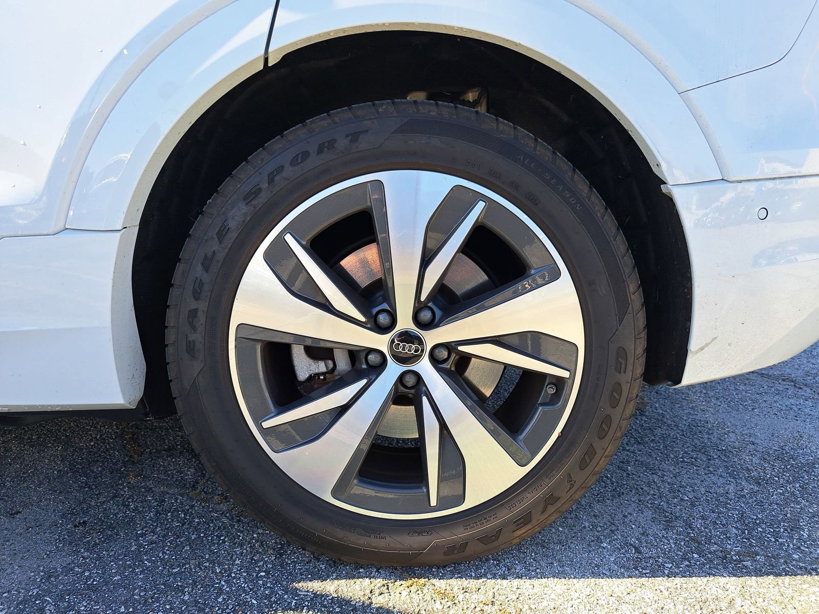 Used 2024 Audi Q8 e-tron Premium Plus w/ Premium Plus Package image 7