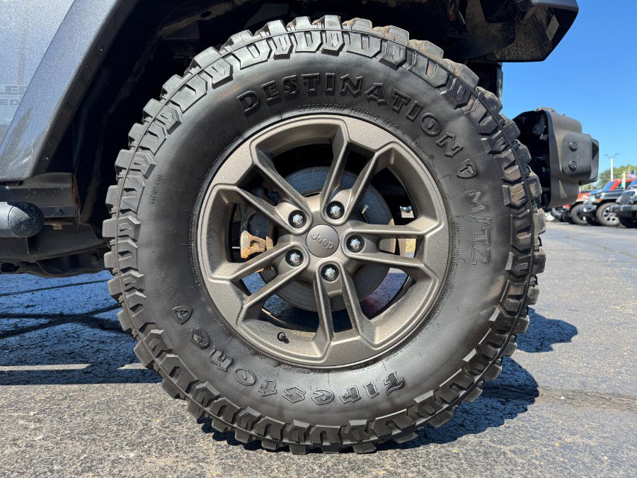 Used 2017 Jeep Wrangler Unlimited Sahara AWD/4WD image 13