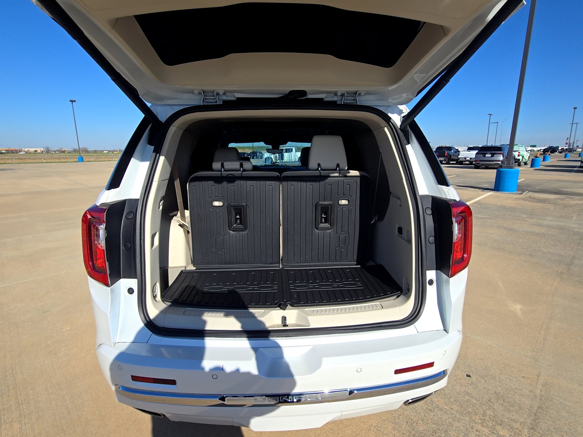 Used 2022 GMC Acadia Denali w/ Denali Ultimate Package image 16