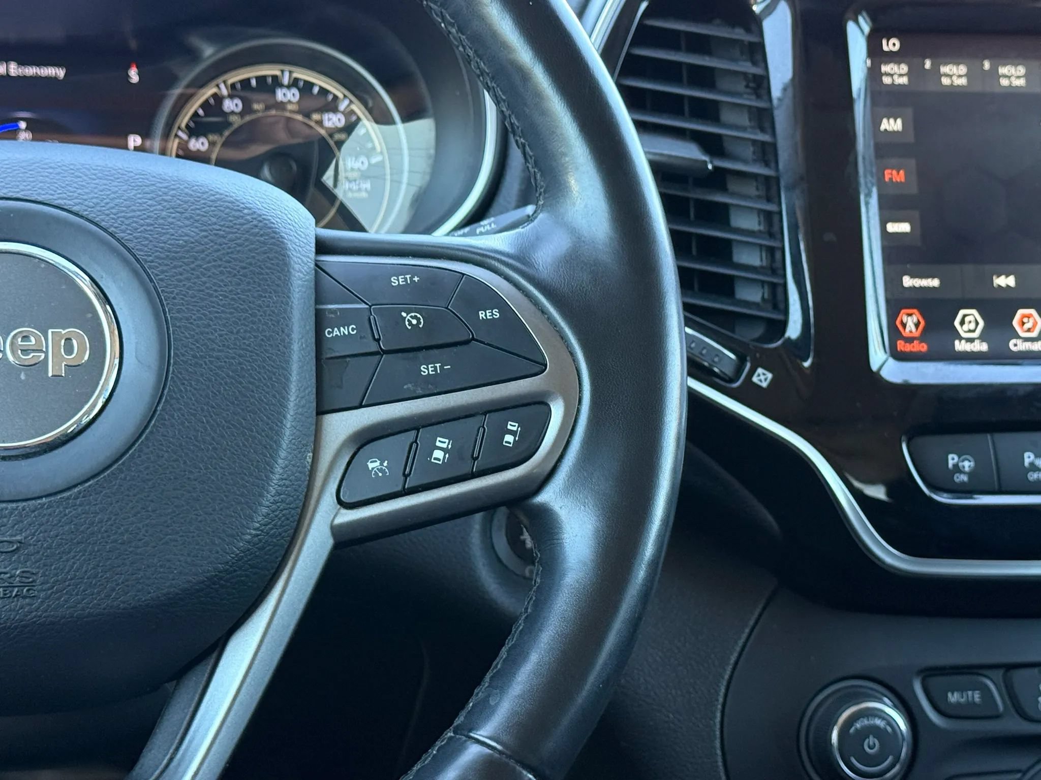 Used 2021 Jeep Cherokee Limited AWD/4WD image 18