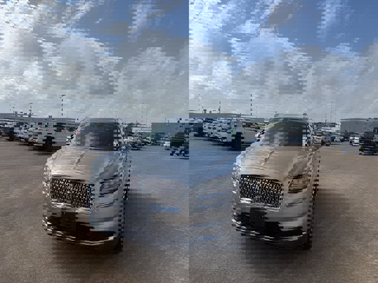 Used 2022 Lincoln Nautilus FWD w/ Premium Package image 6