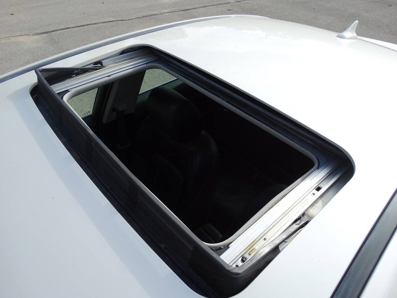 Used 2012 Buick Verano Leather FWD image 3