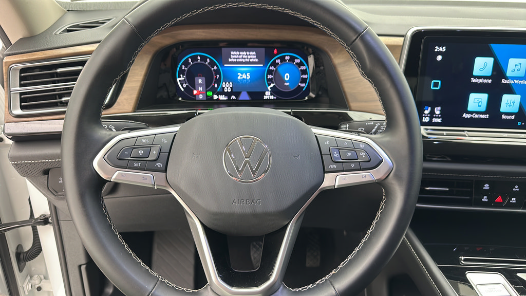 Used 2025 Volkswagen Atlas SE AWD/4WD image 16