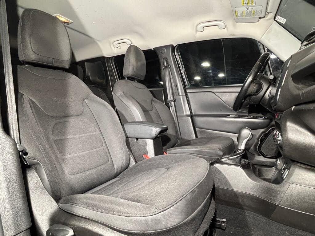 Used 2017 Jeep Renegade Altitude AWD/4WD image 12