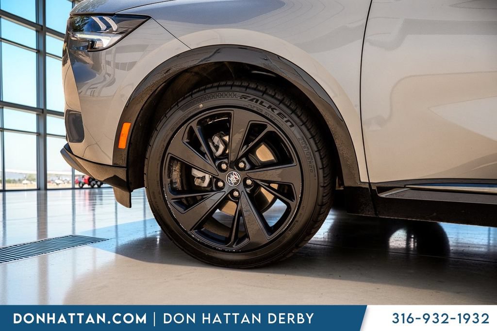 Used 2023 Buick Envision Essence w/ Sport Touring Package AWD/4WD image 38