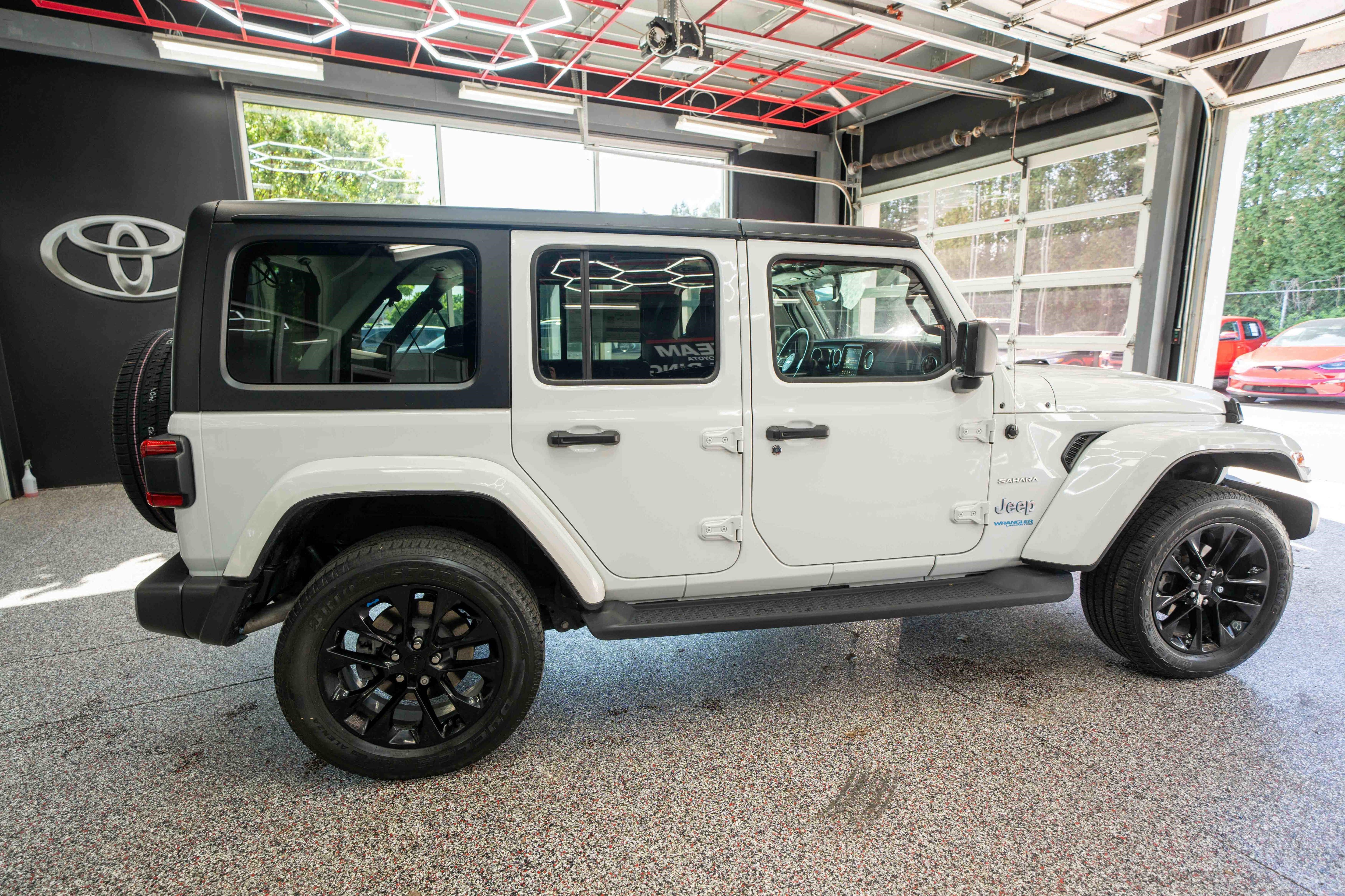 Used 2022 Jeep Wrangler Unlimited Sahara w/ Cold Weather Group image 4