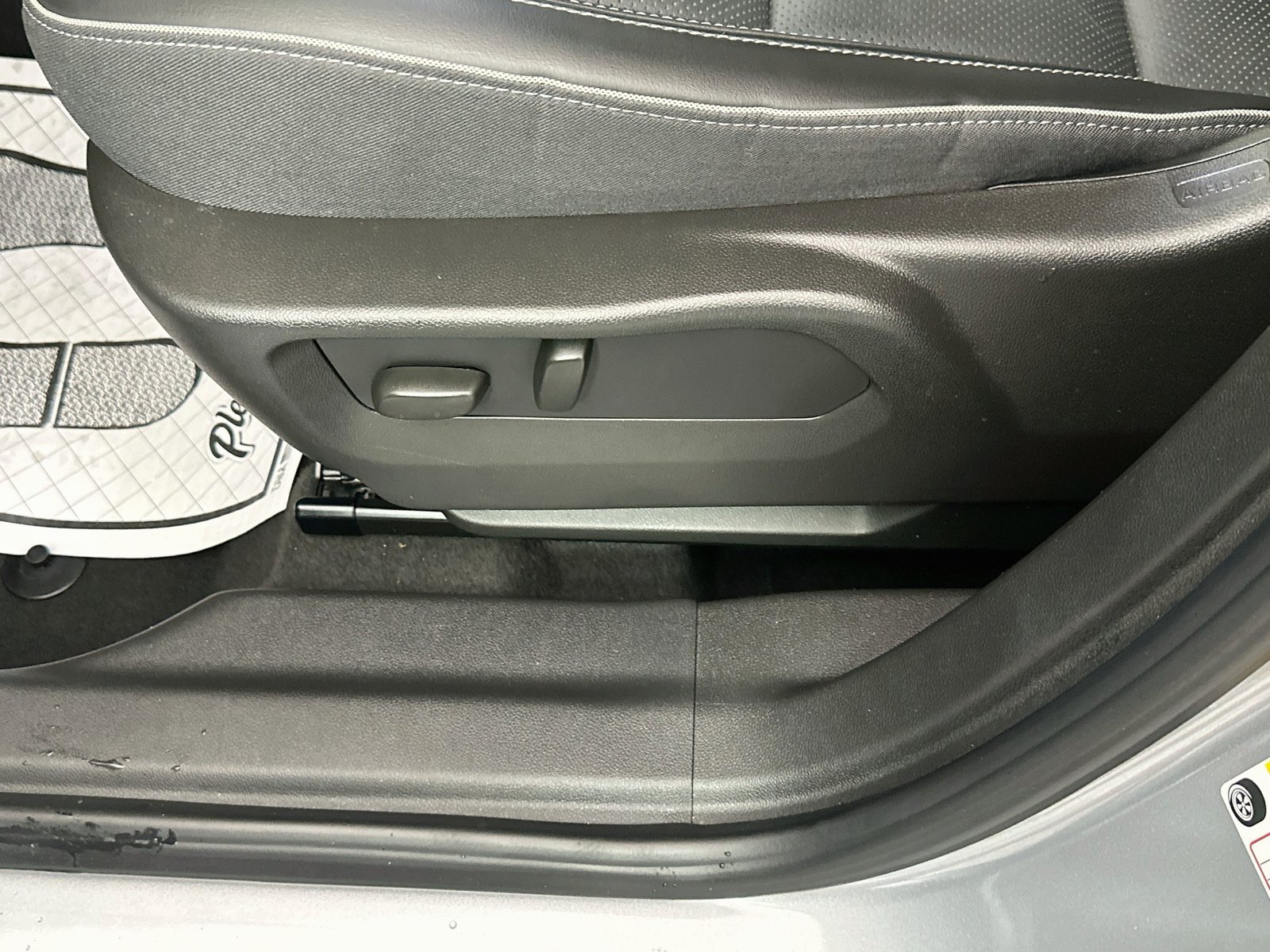 Used 2023 Buick Envision Essence AWD/4WD image 18