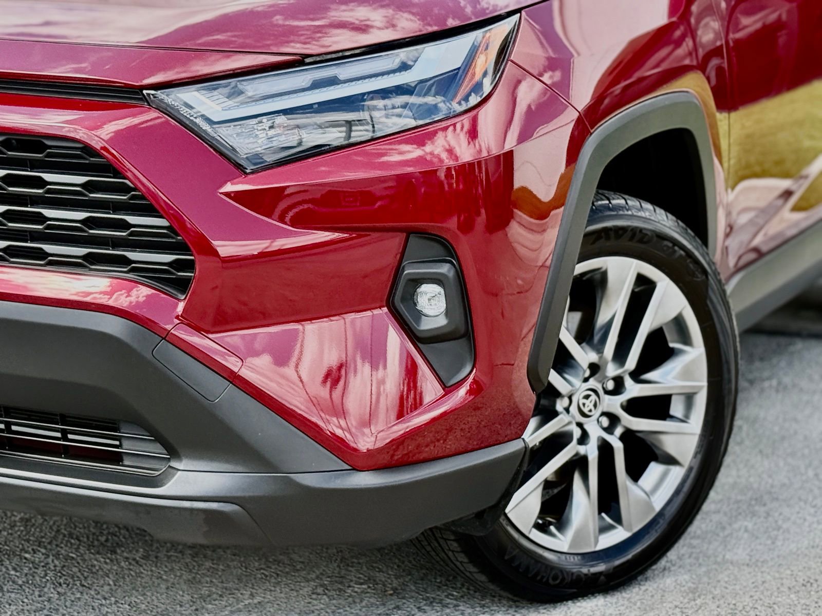 Used 2025 Toyota RAV4 XLE Premium w/ Weather Package FWD image 3