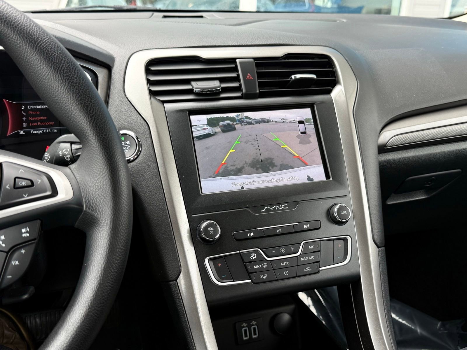 Used 2019 Ford Fusion SE FWD image 32