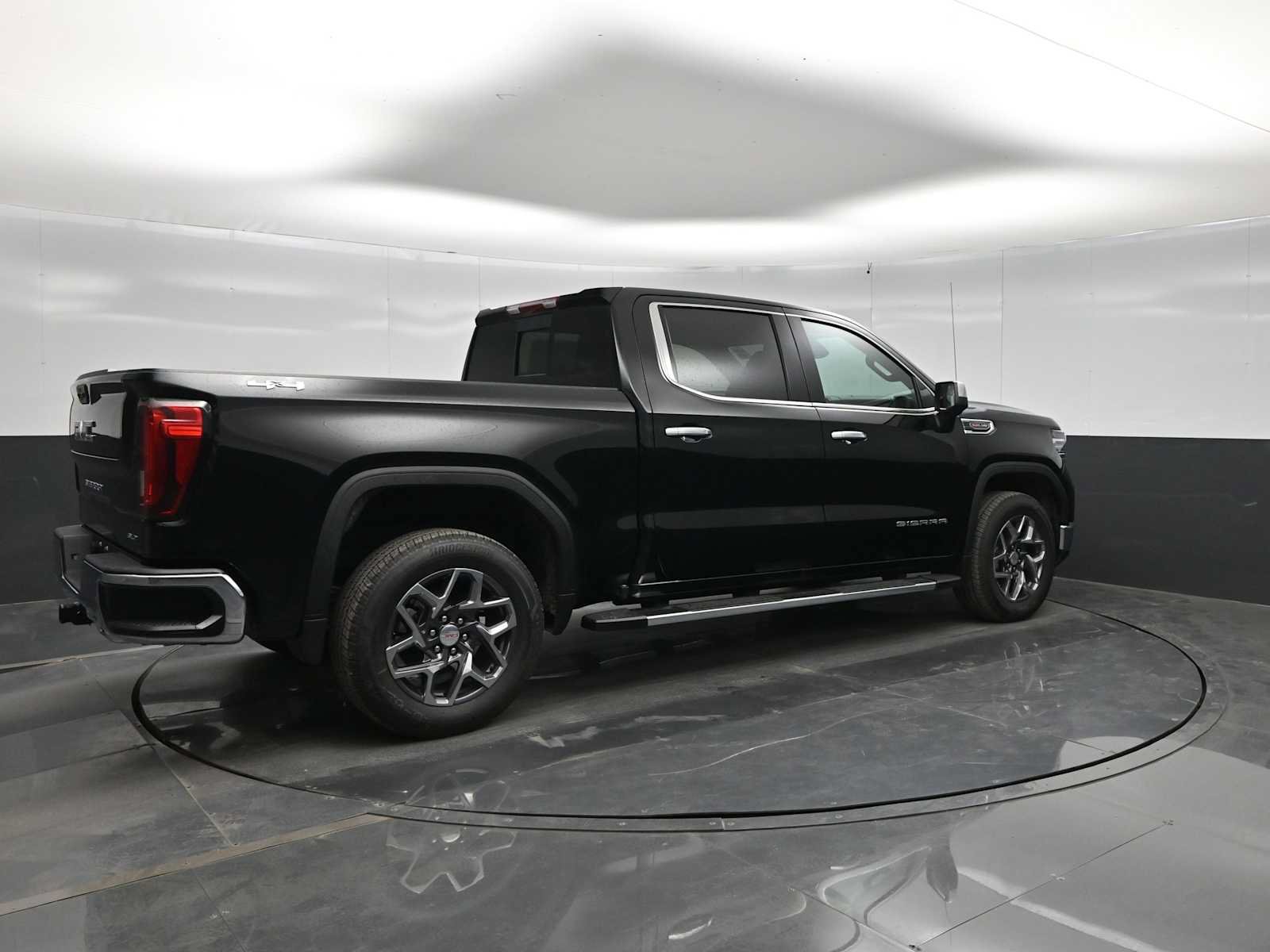 New 2026 GMC Sierra 1500 SLT w/ SLT Premium Package AWD/4WD image 8
