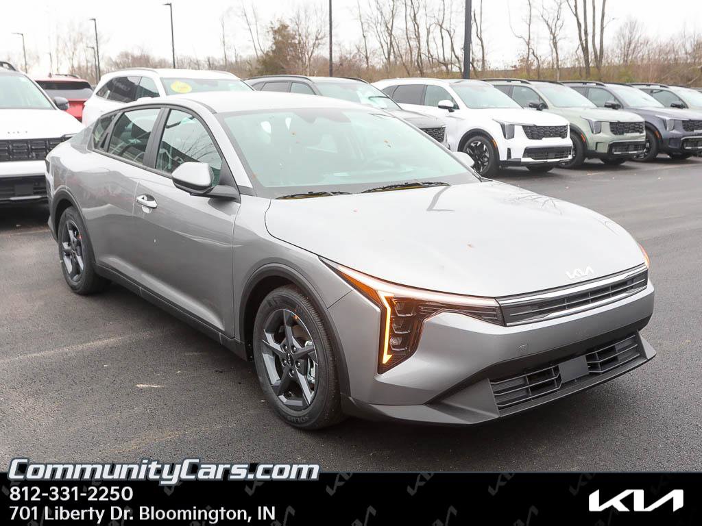 New 2025 Kia K4 LXS image 1