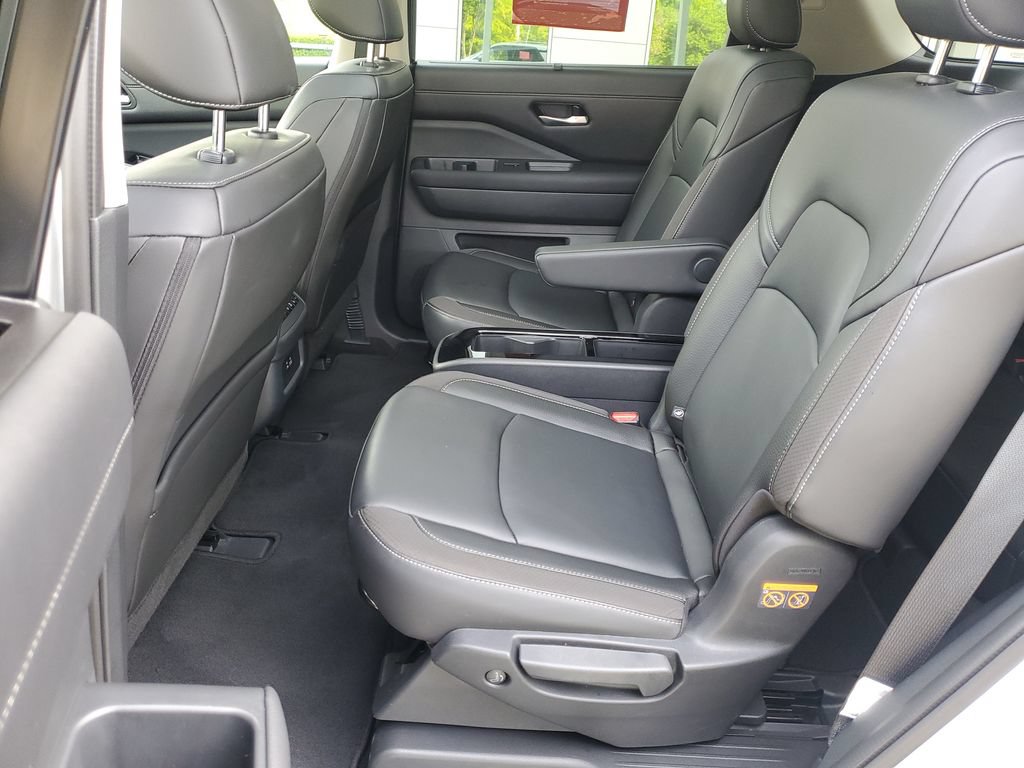 Certified 2025 Nissan Pathfinder SL w/ SL Premium Package FWD image 13