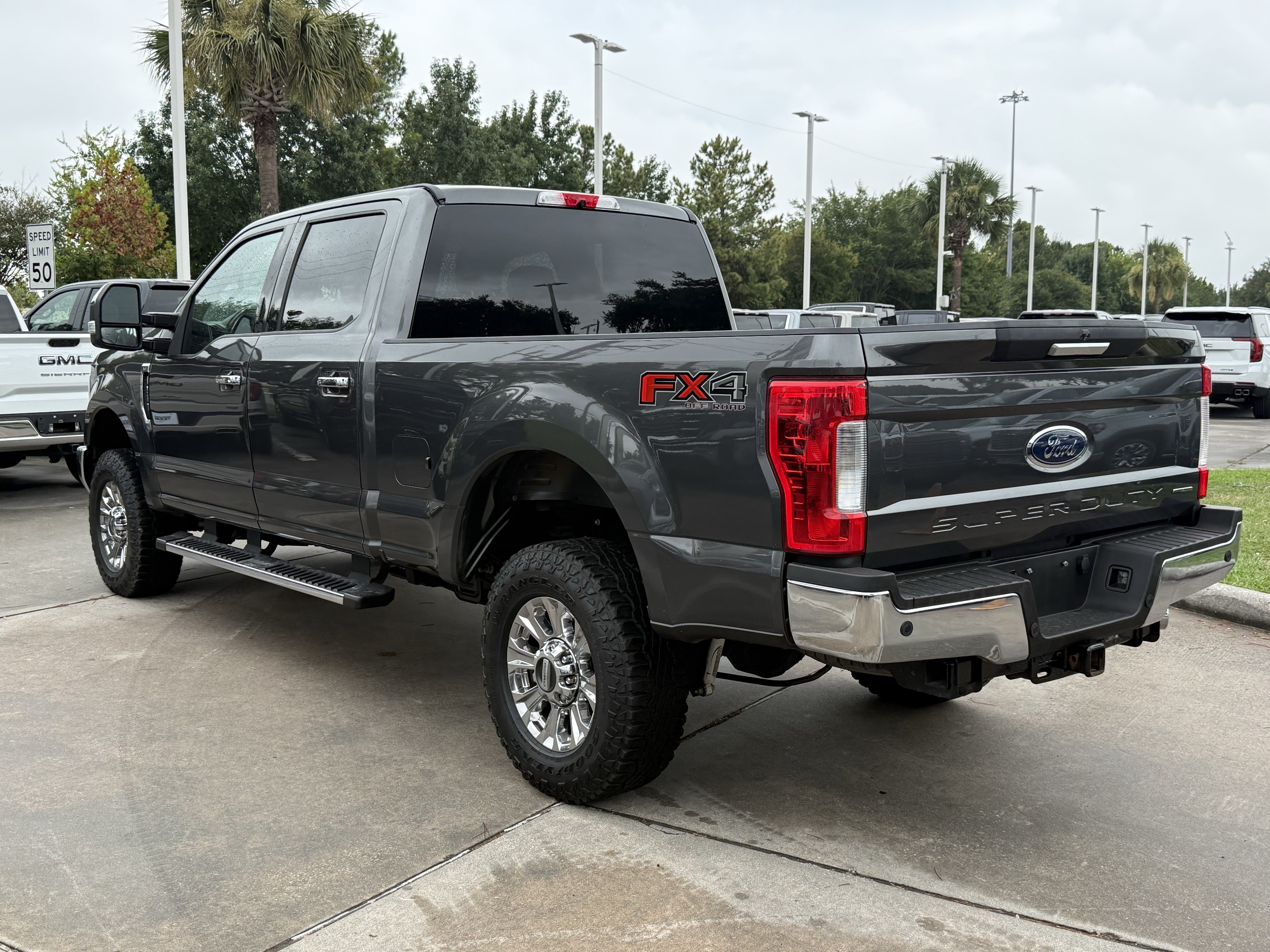 Used 2017 Ford F250 XLT w/ XLT Premium Package AWD/4WD image 7