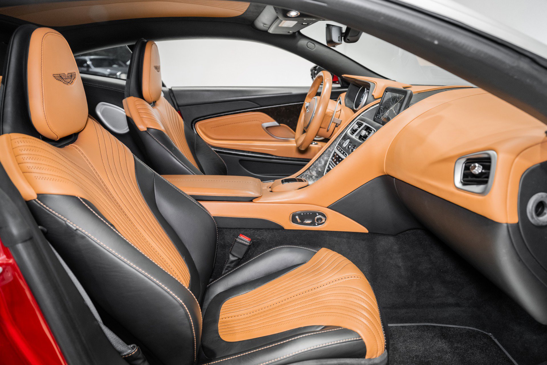 Used 2017 Aston Martin DB11 V12 image 15