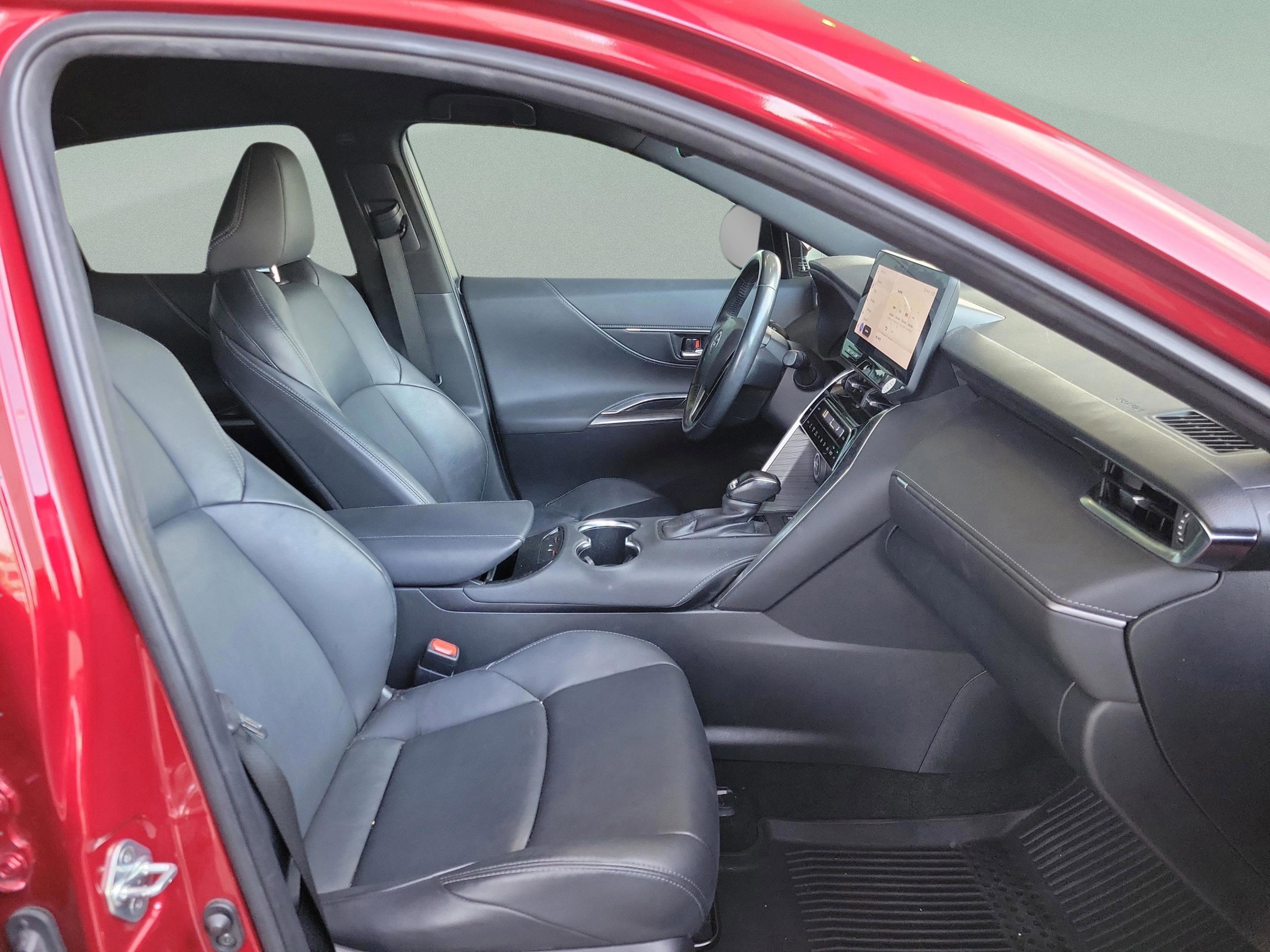 Used 2023 Toyota Venza XLE image 22