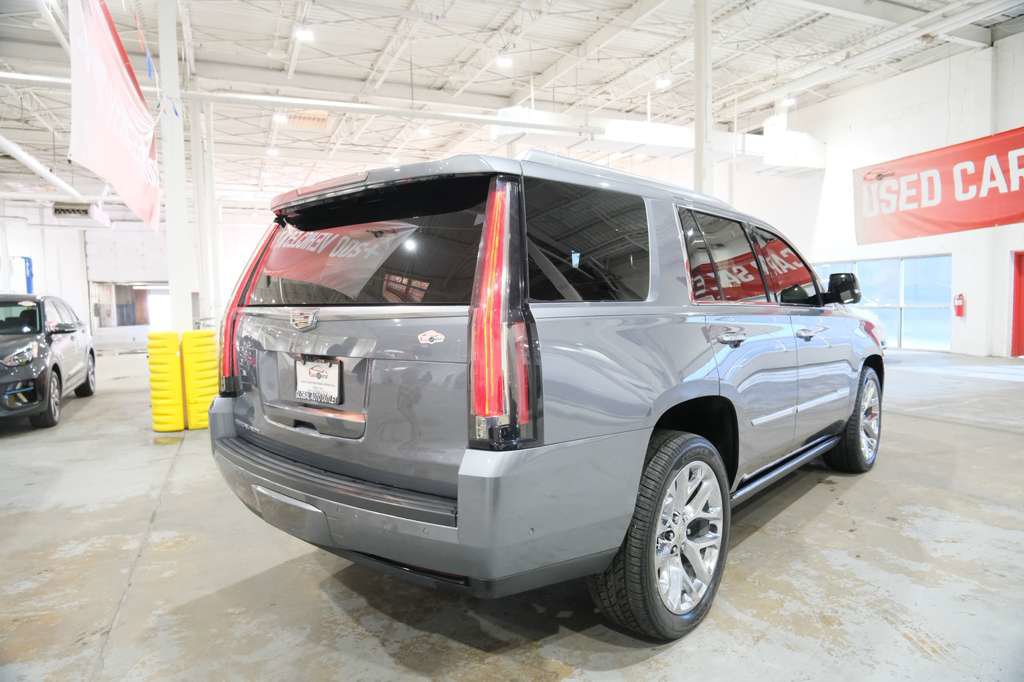 Used 2018 Cadillac Escalade Premium Luxury AWD/4WD image 12