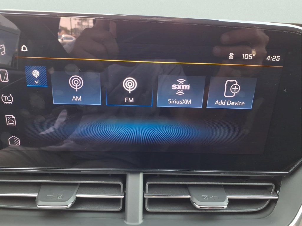 Used 2025 Chevrolet Trax LT w/ LT Convenience Package FWD image 8