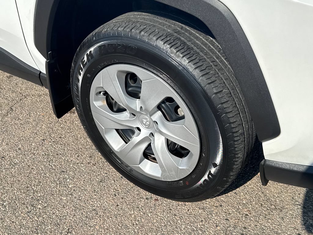 Used 2024 Toyota RAV4 LE AWD/4WD image 43