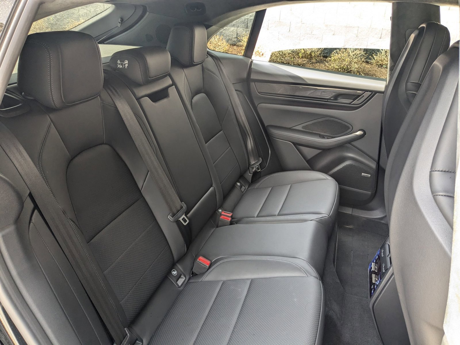 Used 2025 Porsche Macan Turbo Electric image 23