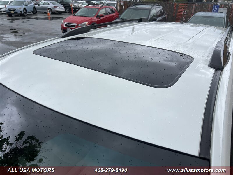 Used 2012 Toyota Highlander SE w/ Tow Pkg image 11