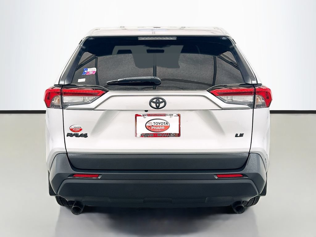 Used 2022 Toyota RAV4 LE FWD image 5