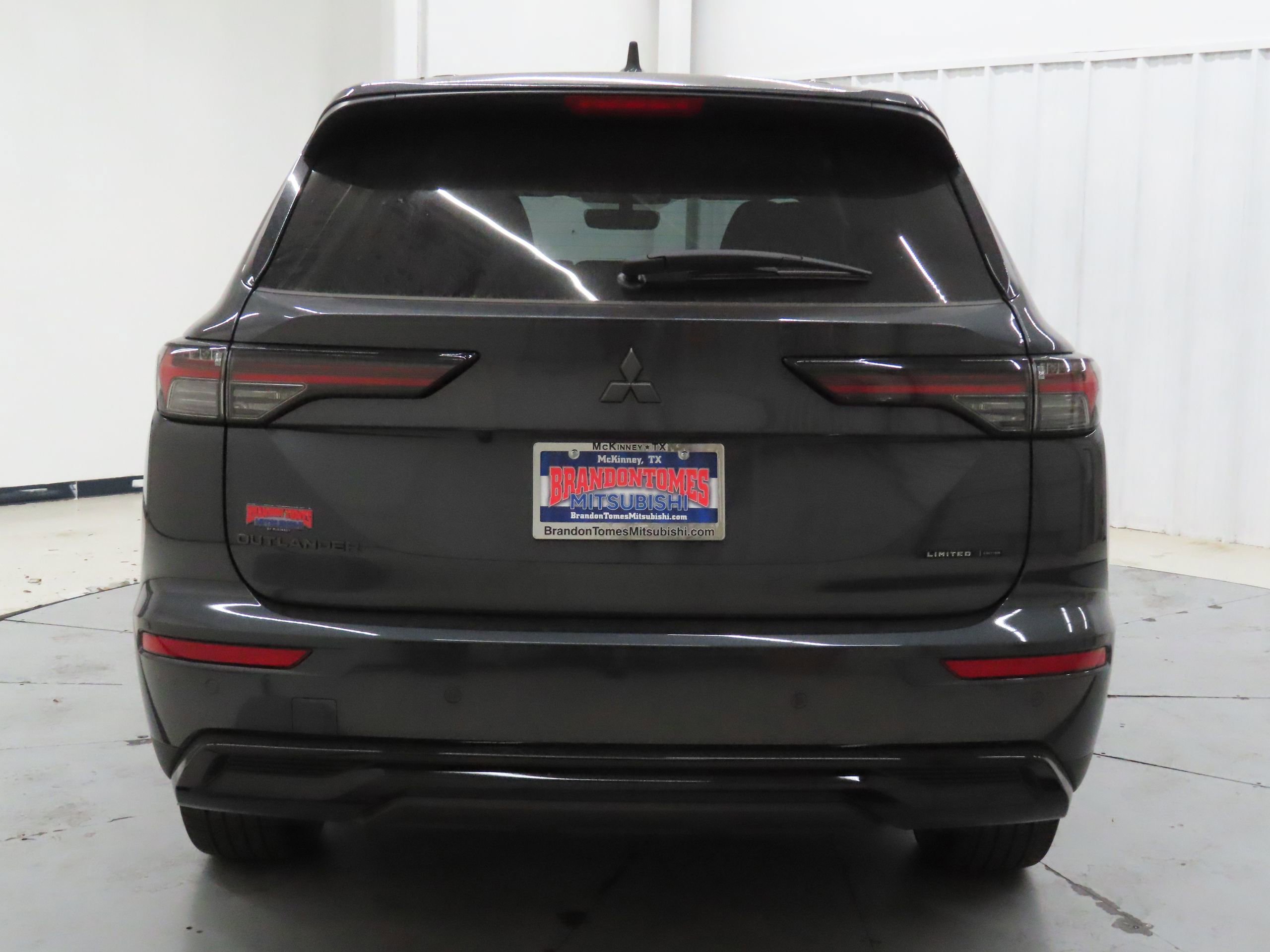 New 2026 Mitsubishi Outlander LE image 4