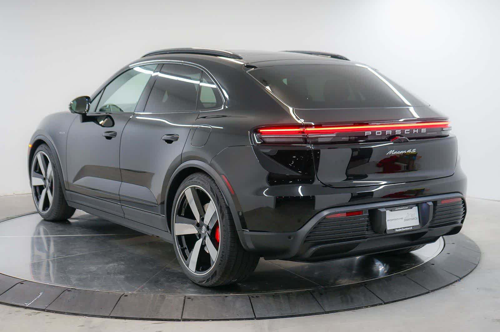 New 2026 Porsche Macan 4S Electric AWD/4WD image 3