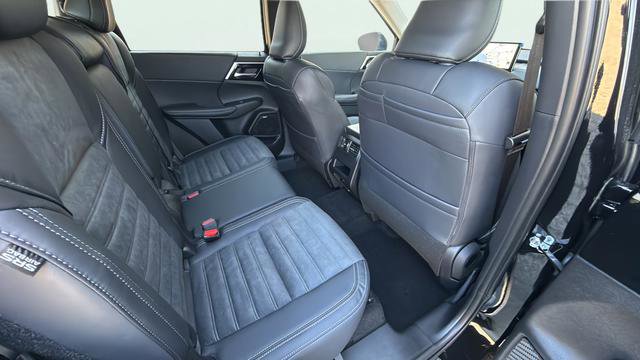 New 2026 Mitsubishi Outlander SE FWD image 25