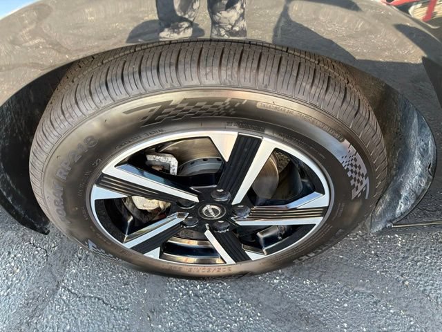 Used 2024 Nissan Sentra SV FWD image 28