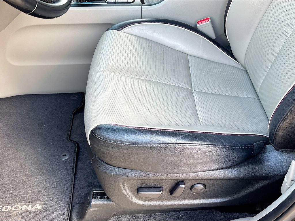 Used 2021 Kia Sedona EX image 18